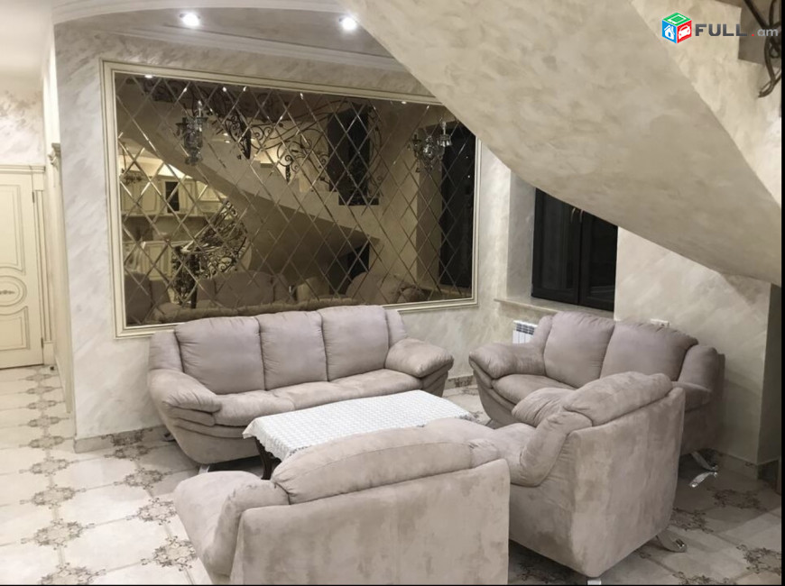 IN0672  Երեք հարկանի քարե տուն Արմենակ Արմենակյան փողոցում Նորք Մարաշում