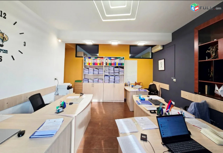 IN0673  Գրասենյակային տարածք Չարենցի փողոցում կենտրոնում