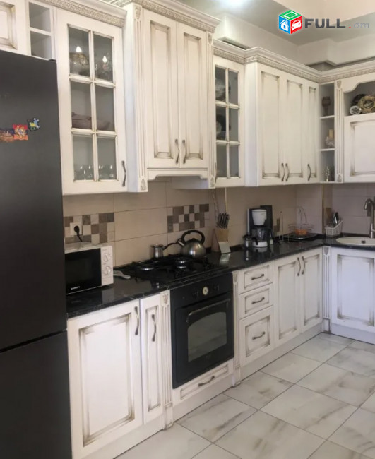 IN0691 Վարձով 3 սենյականոց բնակարան նորակառույց շենքում Արամի փողոցում
