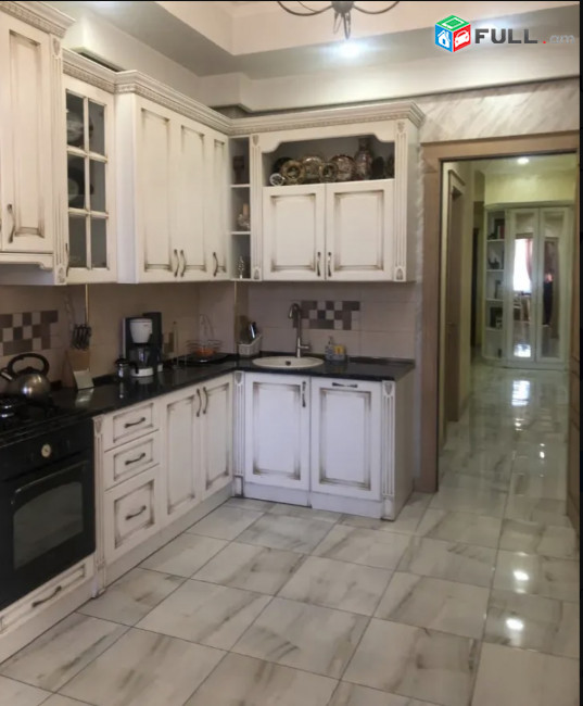 IN0691 Վարձով 3 սենյականոց բնակարան նորակառույց շենքում Արամի փողոցում