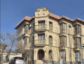IN0714 Երեք հարկանի քարե տուն Կարապետ Ուլնեցու փողոցում