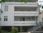 IN0715  Չորս հարկանի քարե տուն Ջեյմս Բրայսի փողոցում կենտրոնում