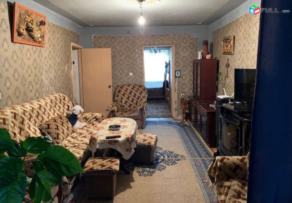 3 սենյականոց բնակարան Ակսել Բակունցի փողոցում, 73 ք.մ., նախավերջին հարկ, մասնակի վերանորոգում