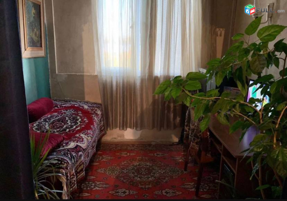 3 սենյականոց բնակարան Ակսել Բակունցի փողոցում, 73 ք.մ., նախավերջին հարկ, մասնակի վերանորոգում