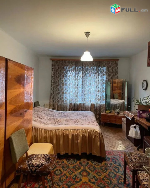 AS3-160 Վաճառվում է 3 սենյականոց բնակարան Վաղարշյան փողոցում