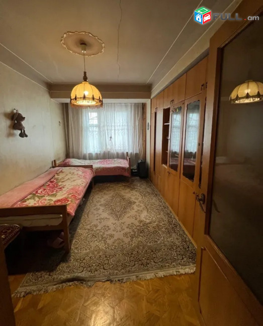 AS3-62 Վաճառվում է 3 սենյականոց բնակարան Երզնկյան փողոցում