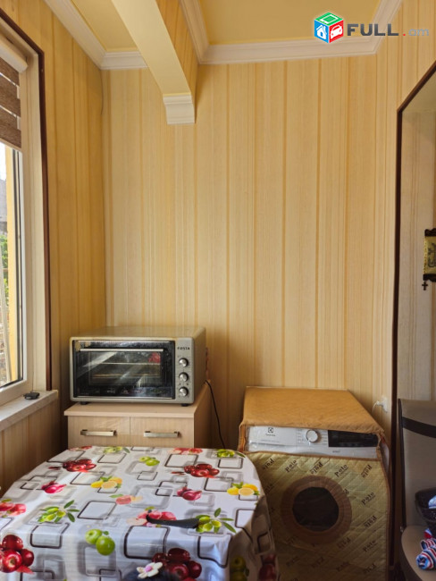 Վաճառվում է 3 սենյականոց բնակարան Գորգագործների փողոցում