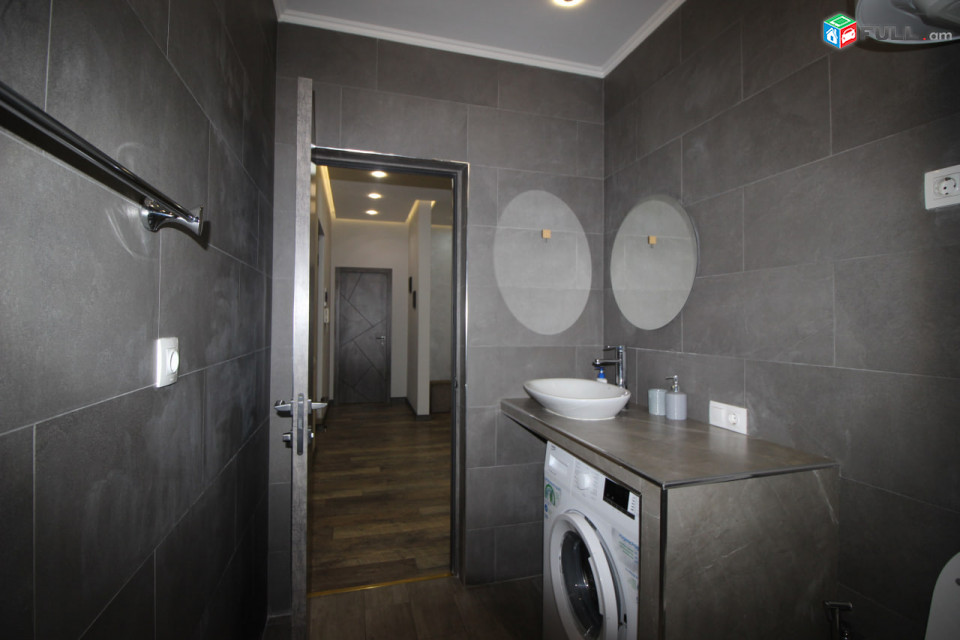Փոքր Կենտրոնում ՝ Ամիրյան փողոցում, Հանրապետության Հրապարակի հարևանությամբ վարձակալության է տրվում հարմարավետ, կապիտալ վերանորոգված գրասենյակային տարածք For Rent , կոդ G2680