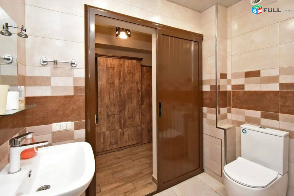 Աբովյան փողոցում վարձով է տրվում գրասենյակային տարածք։ For rent կոդ G2691