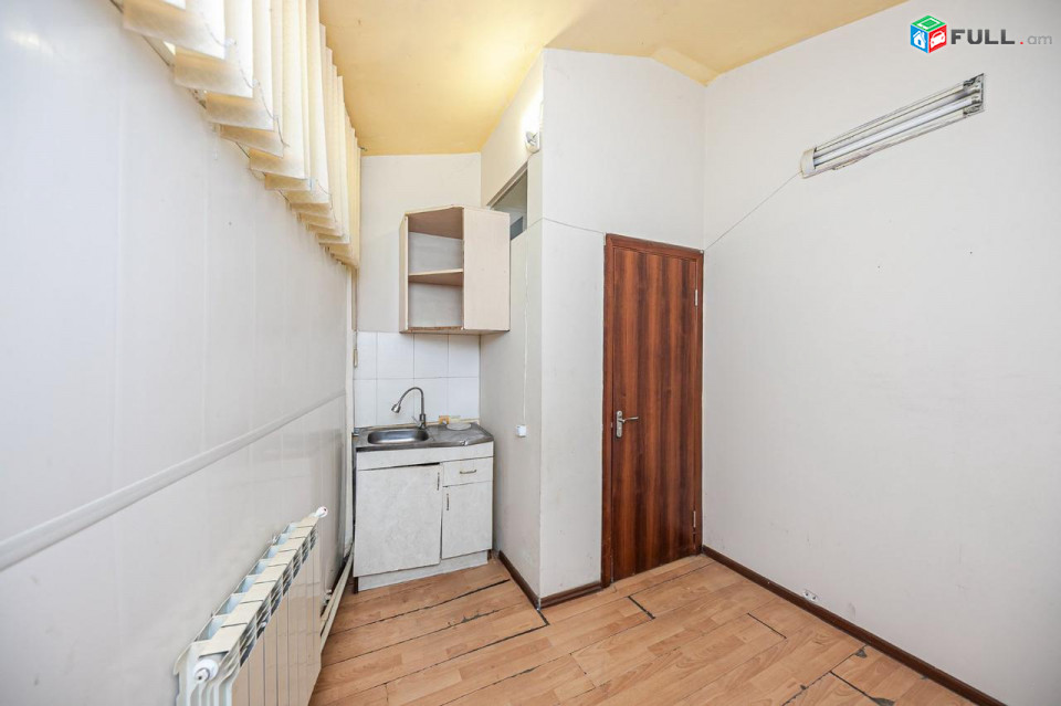 Վարձով է տրվում  կոմերցիոն տարածք։ For rent կոդ G2261