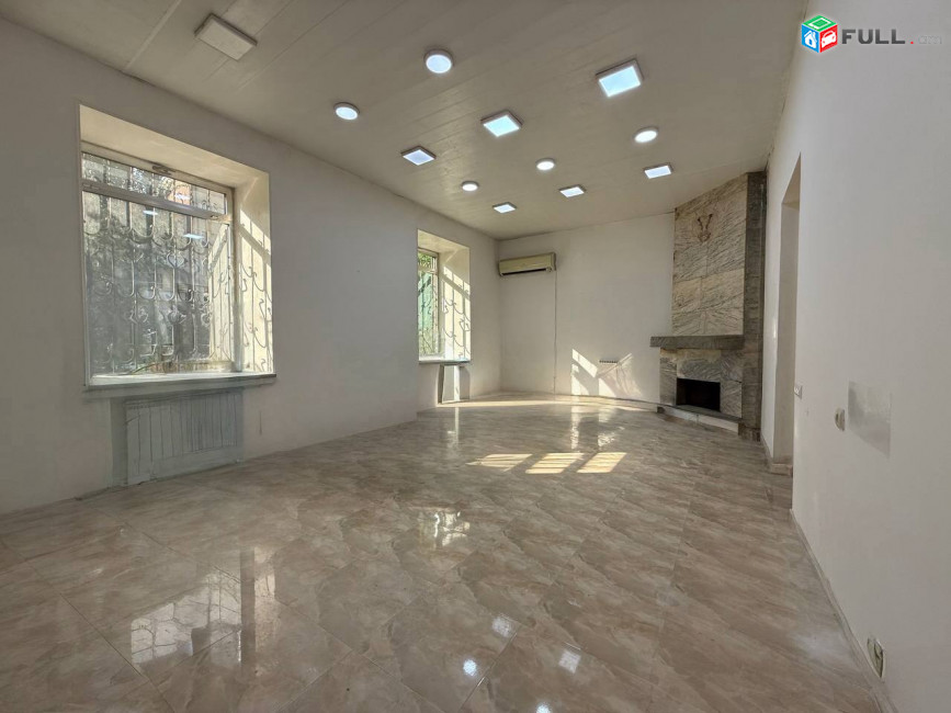  Աբովյան փողոցում,  վարձով է տրվում ապակյա ճակատով կոմերցիոն տարածք։ For rent կոդ G2068
