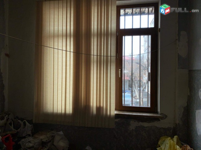 Վաճառվում է 3 սենյականոց բնակարան   Արաբկիրում: Մամիկոնյանց փողոցում