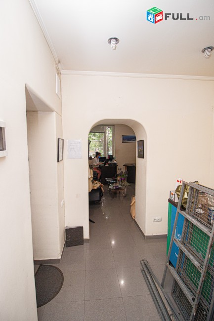 Սայաթ Նովա Նալբանդյան խաչմերուկ 2 սենյակ Շենքը 1 գիծ առանձին մուտք Саят Нова Sayat Nova