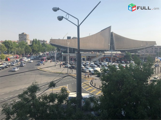 Տիգրան Մեց Yerevan City մոտ Тигран Мец возле Yerevan City Tigran Mets